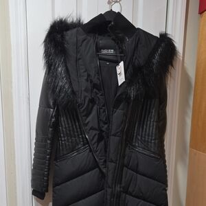 Noize Women's Elegant Black Puffer Jacket with Faux Fur